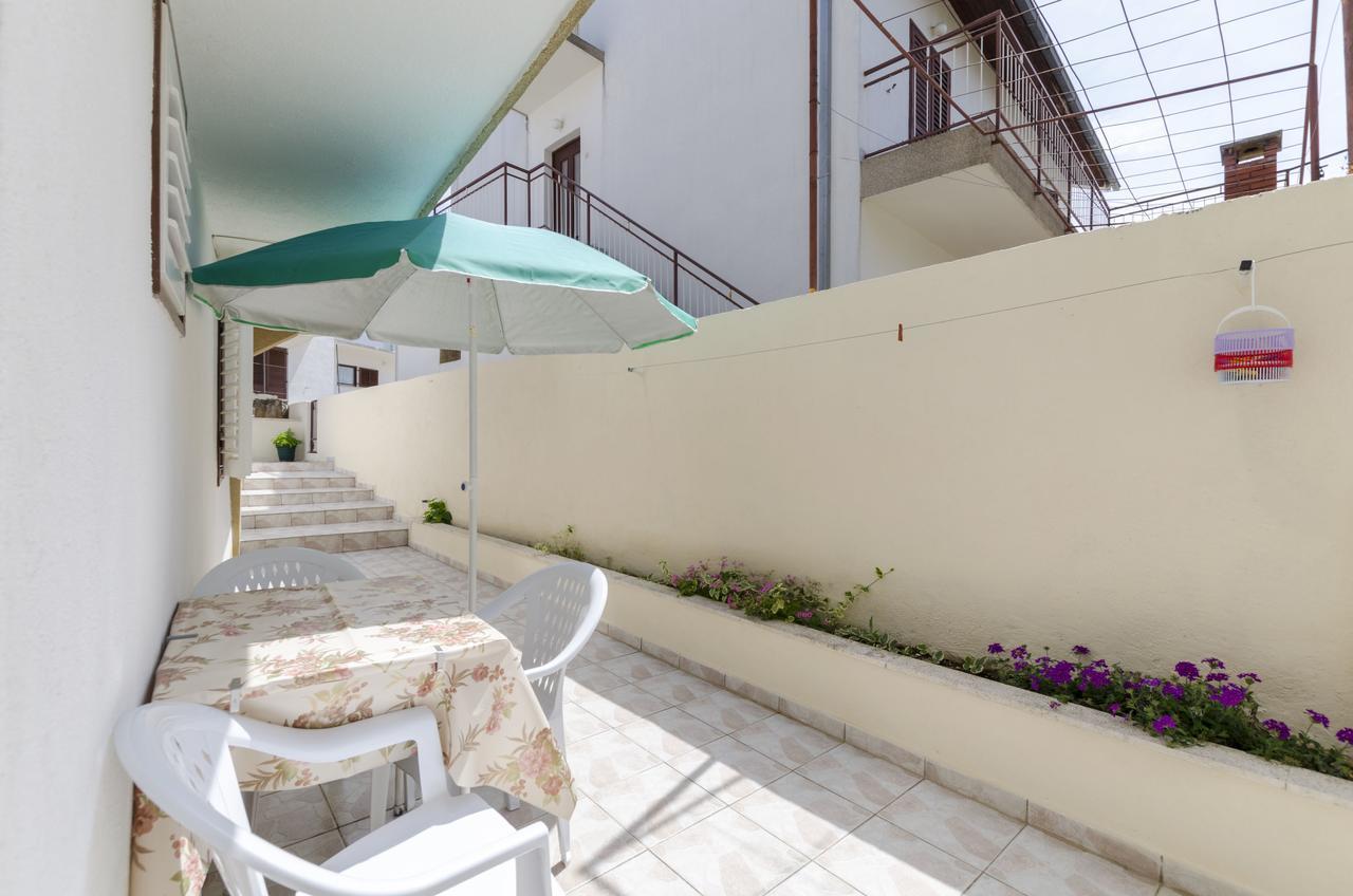 Apartments Visnja Primosten Exterior photo